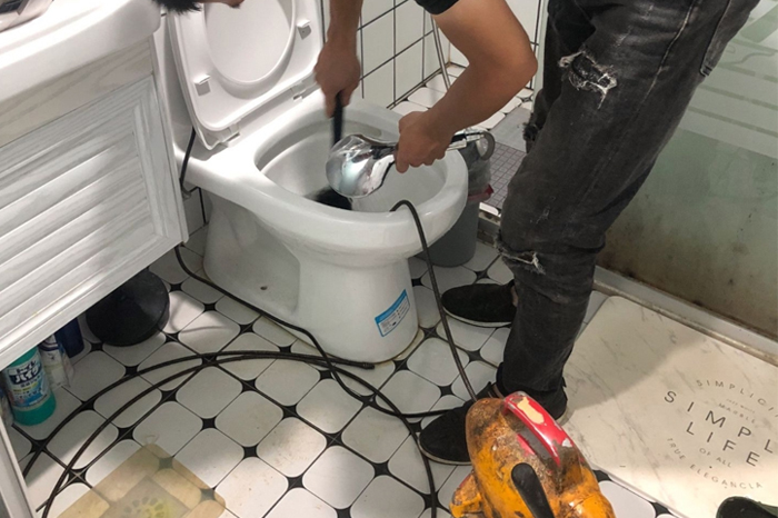 千山马桶堵塞自己疏通还是找师傅？专业上门服务让你省时更省心